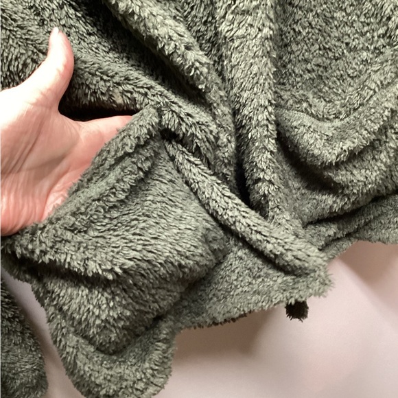 Grace & Emma open front Sherpa hoodie. Olive/Army Green. Size Medium - Picture 8 of 12